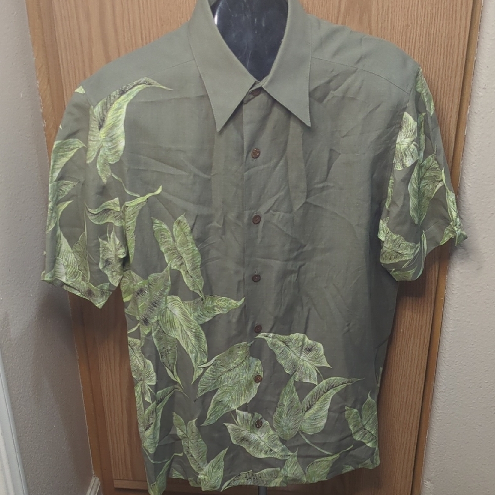 Claiborne Green Casual Button Down Shirt with Botanical Design